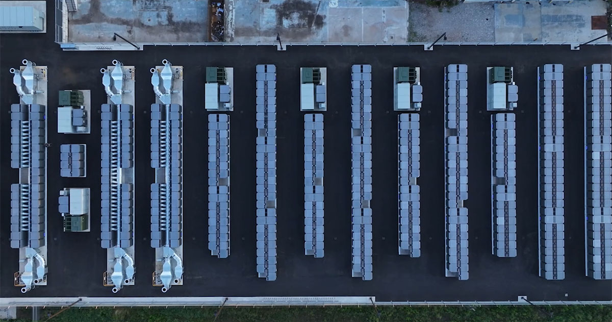 Aerial view of a Bloom fuel-cell power farm — rows of Energy Servers feeding datacenter load